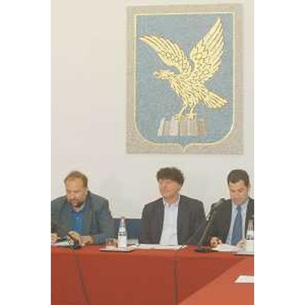 Roberto Cosolini (Assessore regionale Lavoro, Formazione, Università e Ricerca), Angelo Baiguera (Portavoce Illy) e Franco Iacop (Assessore regionale Relazioni internazionali, comunitarie e Autonomie locali) in conferenza stampa al termine dei lavori della Giunta, nella sede della Regione a Trieste. (Trieste 25/07/03)