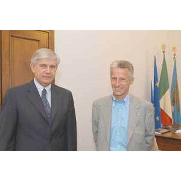 Vjekoslav Tomasic (Console generale Croazia, a TS) e Riccardo Illy (Presidente Friuli Venezia Giulia) nella sede della Regione a Trieste. (Trieste 21/07/03)