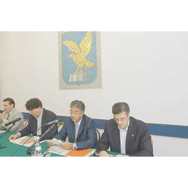 Enzo Marsilio (Assessore regionale Risorse agricole, naturali, forestali e Montagna), Angelo Baiguera (Portavoce Illy), Roberto Antonaz (Assessore regionale Istruzione, Cultura, Sport e Pace) ed Ezio Beltrame (Assessore regionale Relazioni internazionali, comunitarie e Autonomie locali) in conferenza stampa al termine dei lavori di Giunta, nella sede della Regione a Trieste. (Trieste 18/07/03)