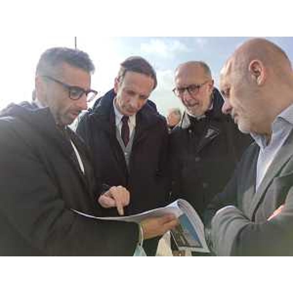 Il governatore Massimiliano Fedrig e il vicegovernatore Riccardo Riccardi (al centro della foto) al sopralluogo nel cantiere di Cattinara - Il governatore Massimiliano Fedrig e il vicegovernatore Riccardo Riccardi (al centro della foto) al sopralluogo nel cantiere di Cattinara