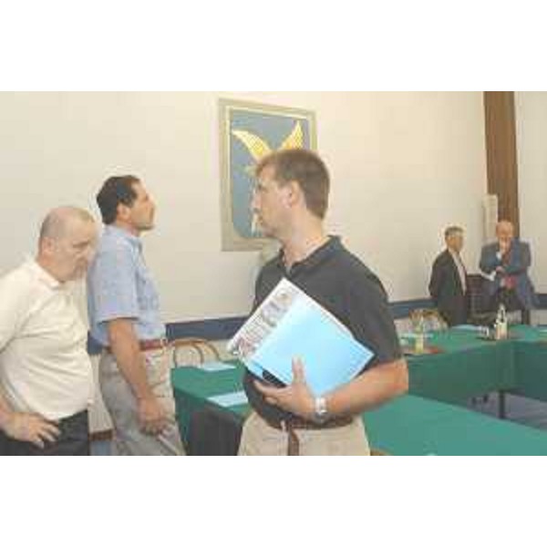 L'incontro tra Riccardo Illy (Presidente Friuli Venezia Giulia) ed Enrico Bertossi (Assessore regionale Attività produttive) con i rappresentanti delle organizzazioni sindacali Cgil, Cisl, Uil, Ugl e Cisal, nella sede della Regione a Trieste. (Trieste 15/07/03)