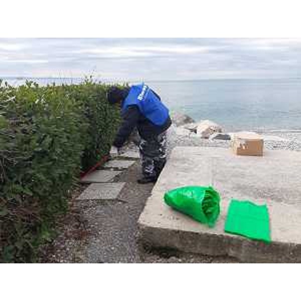 L'operazione di pulizia "Il mare d'inverno" a Sistiana - L'operazione di pulizia "Il mare d'inverno" a Sistiana
