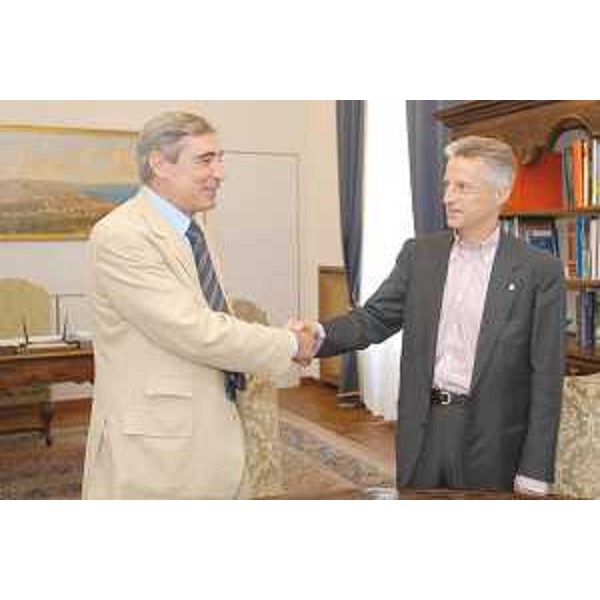 Natale Argirò (Questore Trieste) e Riccardo Illy (Presidente Friuli Venezia Giulia) nella sede della Regione a Trieste. (Trieste 15/07/03)
