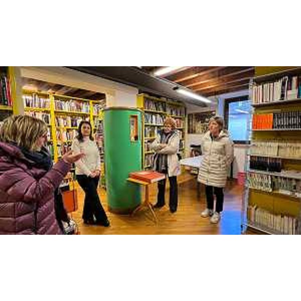 Un momento della visita degli assessori regionali alla Cultura e alle Finanze Tiziana Gibelli e Barbara Zilli alla Cineteca del Friuli - Un momento della visita degli assessori regionali alla Cultura e alle Finanze Tiziana Gibelli e Barbara Zilli alla Cineteca del Friuli