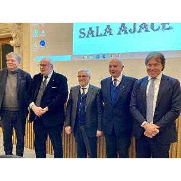 I relatori intervenuti all'incontro svoltosi a Udine alla presenza dell'assessore regionale alle Attività produttive Sergio Emidio Bini - I relatori intervenuti all'incontro svoltosi a Udine alla presenza dell'assessore regionale alle Attività produttive Sergio Emidio Bini