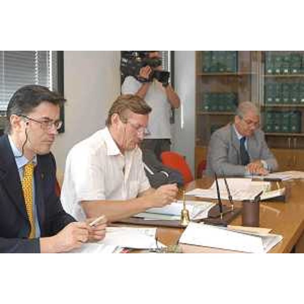 Ezio Beltrame (Assessore regionale Autonomie locali) e Giorgio Brandolin (Presidente Assemblea Autonomie Locali) nel corso dei lavori dell'Assemblea delle Autonomie Locali, a Udine. (Udine 31/07/03)