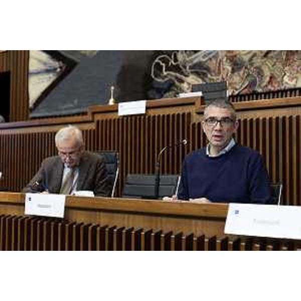 L'assessore alle Autonomie locali, Pierpaolo Roberti, accanto al presidente Sibau - L'assessore alle Autonomie locali, Pierpaolo Roberti, accanto al presidente Sibau