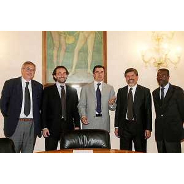 Ezio Beltrame (Assessore regionale Relazioni internazionali) a Roma per la sigla dell'accordo di collaborazione tra Regione Friuli Venezia Giulia, Nazioni Unite, UNESCO ed Organizzazione mondiale della Sanità (OMS). (Roma 21/05/04)