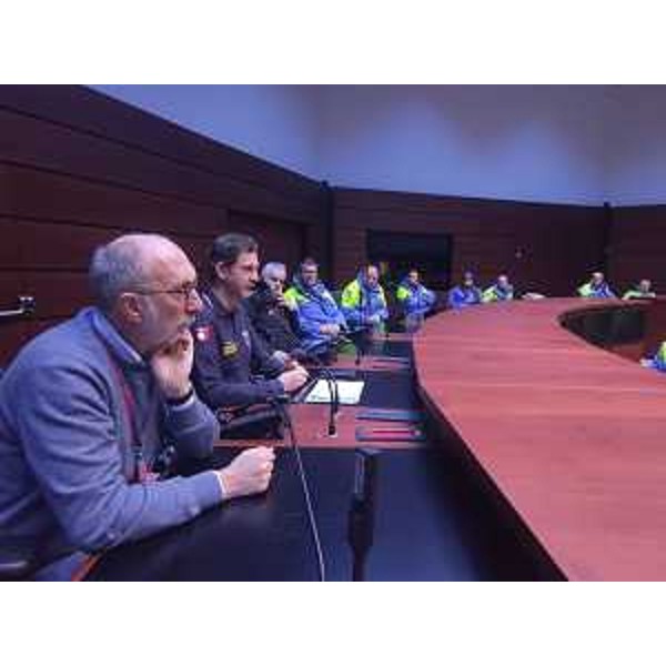 Il vicegovernatore Riccardo Riccardi alla consegna dei dispositivi Dae ai coordinatori dei gruppi comunali di Protezione civile nella sede di Palmanova. - Il vicegovernatore Riccardo Riccardi alla consegna dei dispositivi Dae ai coordinatori dei gruppi comunali di Protezione civile nella sede di Palmanova.