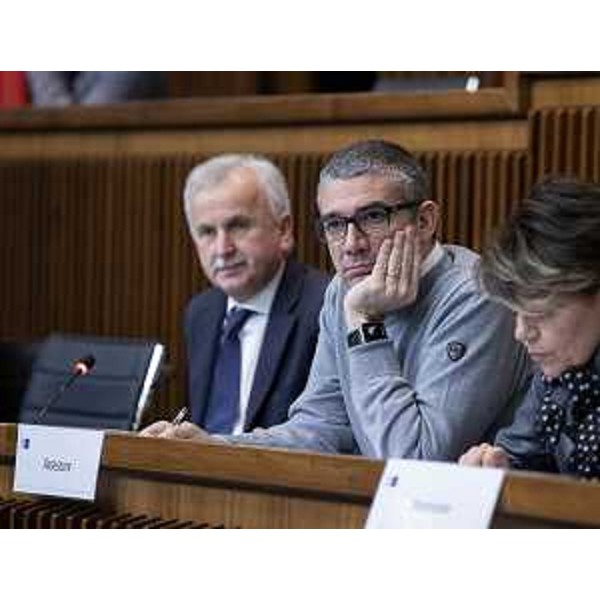 L'assessore Fvg con delega ai Migranti, Pierpaolo Roberti (a destra), e Giuseppe Sibau (PrFvg/Ar), presidente della VI Commissione - L'assessore Fvg con delega ai Migranti, Pierpaolo Roberti (a destra), e Giuseppe Sibau (PrFvg/Ar), presidente della VI Commissione