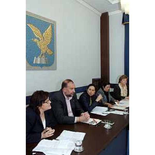 Roberto Cosolini (Assessore regionale al lavoro, formazione, università e ricerca) e Michela Del Piero (Assessore regionale alla programmazione e controllo, alle risorse economiche e finanziarie, al patrimonio e servizi generali e alle pari opportunità) alla conferenza stampa di presentazione di Ess.Er.Ci, progetto regionale sulle pari opportunità dell'iniziativa comunitaria Equal (Trieste, 28/04/06)