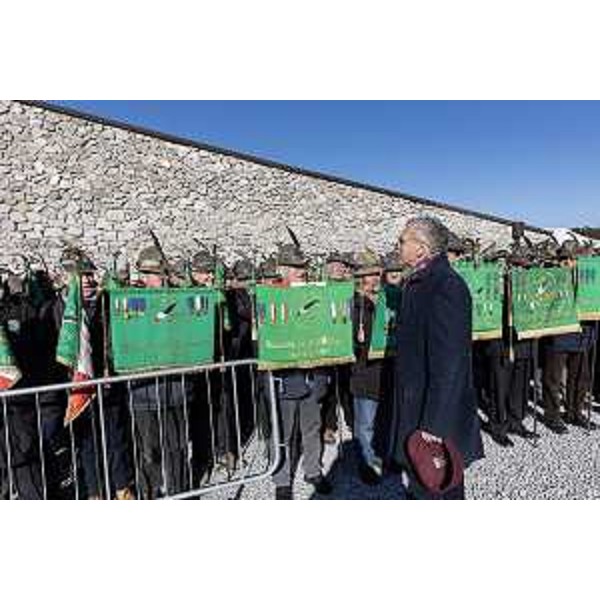 Il presidente del Cr Fvg, Piero Mauro Zanin, saluta le associazioni di combattenti - Il presidente del Cr Fvg, Piero Mauro Zanin, saluta le associazioni di combattenti