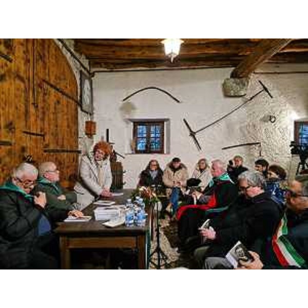 L'assessore regionale Tiziana Gibelli mentre interviene alla presentazione del libro - L'assessore regionale Tiziana Gibelli mentre interviene alla presentazione del libro