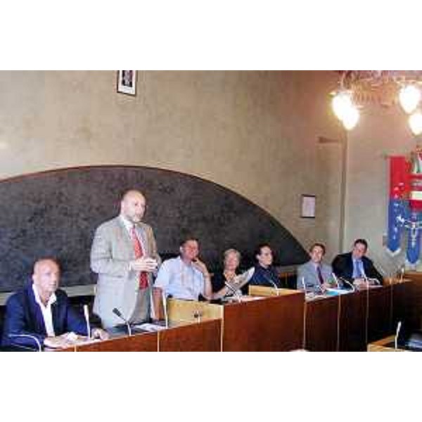 Enrico Bertossi (Assessore regionale Attività produttive) all'appuntamento che celebra i 100 anni della Pro Glemona e i 20 anni dell'Associazione regionale Pro loco, a Gemona del Friuli. (Gemona del Friuli 03/08/03)