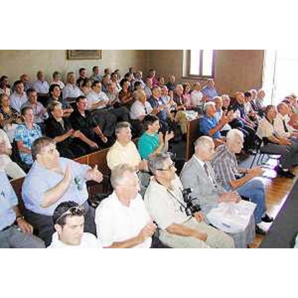 I partecipanti all'appuntamento che celebra i 100 anni della Pro Glemona e i 20 anni dell'Associazione regionale Pro loco, a Gemona del Friuli. (Gemona del Friuli 03/08/03)