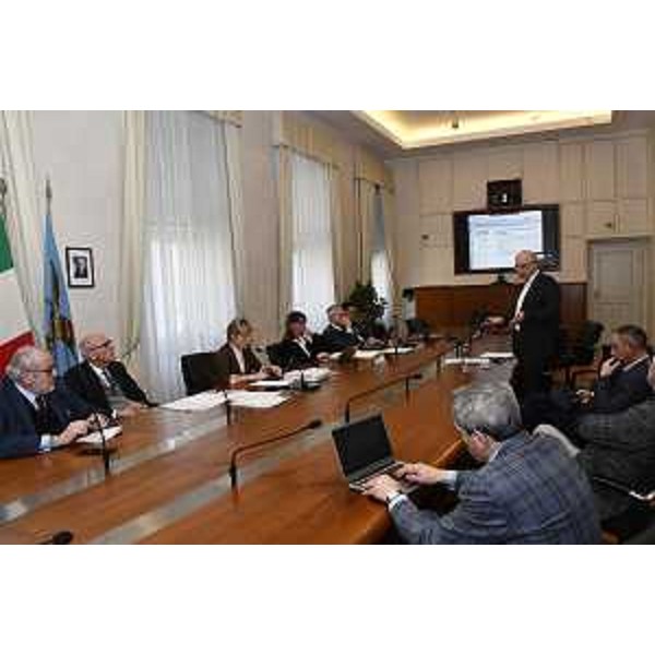 La riunione del tavolo di coordinamento per GO! 2025 - Nova Gorica Gorizia Capitale europea della cultura 2025, alla quale hanno partecipato, tra gli altri, l'assessore regionale alle Finanze Barbara Zilli, il sindaco di Gorizia Rodolfo Ziberna, il presidente della Camera di commercio Venezia Giulia Antonio Paoletti, la direttrice del Gect Go Sandra Sodini, il professor Francesco Pitassio dell'Università di Udine e, per la prima volta il presidente della Federazione italiana di atletica leggera del Friuli Venezia Giulia Massimo Di Giorgio, oltre ai partner sloveni del progetto. - La riunione del tavolo di coordinamento per GO! 2025 - Nova Gorica Gorizia Capitale europea della cultura 2025, alla quale hanno partecipato, tra gli altri, l'assessore regionale alle Finanze Barbara Zilli, il sindaco di Gorizia Rodolfo Ziberna, il presidente della Camera di commercio Venezia Giulia Antonio Paoletti, la direttrice del Gect Go Sandra Sodini, il professor Francesco Pitassio dell'Università di Udine e, per la prima volta il presidente della Federazione italiana di atletica leggera del Friuli Venezia Giulia Massimo Di Giorgio, oltre ai partner sloveni del progetto. 