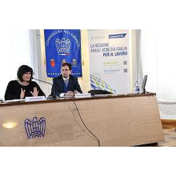 L'assessore regionale al Lavoro Alessia Rosolen nel corso della presentazione - L'assessore regionale al Lavoro Alessia Rosolen nel corso della presentazione