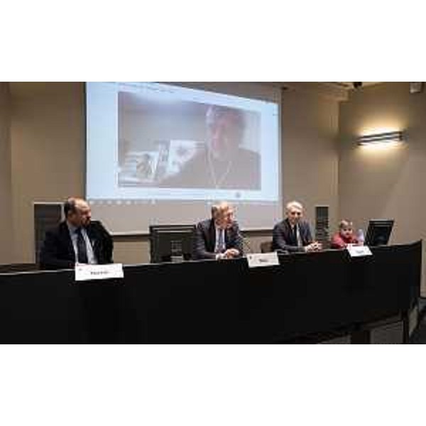 Ancora Moretti, Zanin e Ongaro con alle spalle, collegato via web, il regista Massimo Navone - Ancora Moretti, Zanin e Ongaro con alle spalle, collegato via web, il regista Massimo Navone