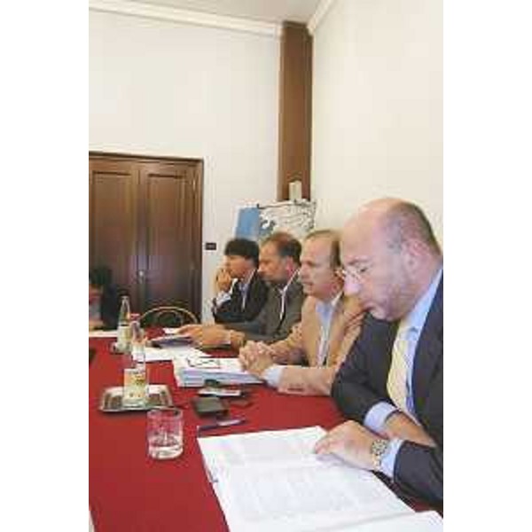 Angelo Baiguera (Portavoce Illy), Roberto Cosolini (Assessore regionale Lavoro, Formazione, Università e Ricerca), Gianfranco Moretton (Vicepresidente e Assessore regionale Ambiente e Lavori pubblici) ed Enrico Bertossi (Assessore regionale Attività produttive) in conferenza stampa al termine dei lavori di Giunta nel palazzo della Regione a Trieste. (Trieste 08/08/03)