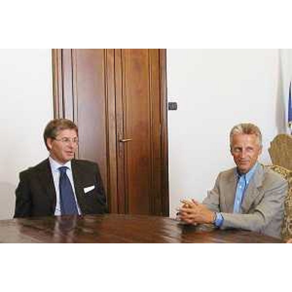 Riccardo Illy (Presidente Friuli Venezia Giulia) incontra Piero Della Valentina (Presidente Federazione regionale Industriali) nella sede della Regione a Trieste. (Trieste 28/08/03)