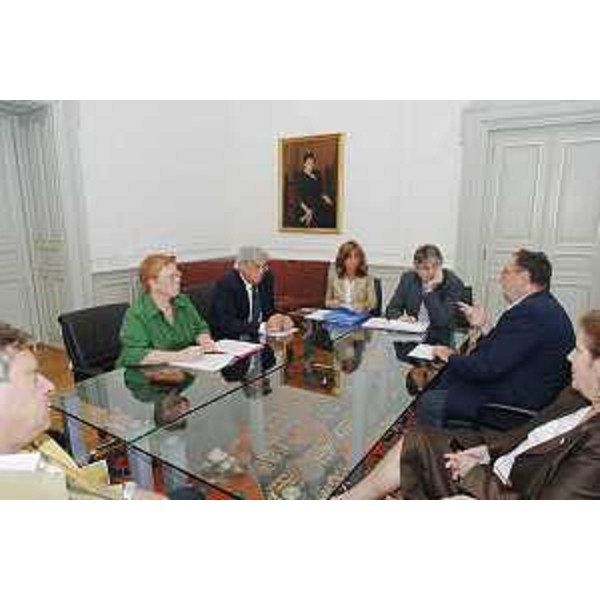 Renzo Tondo (Presidente Friuli Venezia Giulia) riceve il Comitato 'NoSmog-Cittadini esposti alla Ferriera di Servola' con la sua Presidente Alda Sancin, nella sede della Regione a Trieste. (Trieste 18/07/08) 