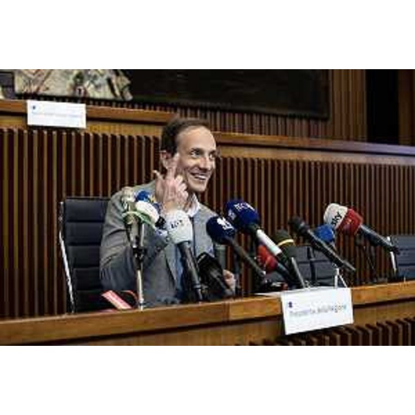 Il riconfermato presidente della Regione, Massimiliano Fedriga, durante la conferenza stampa in Aula - Il riconfermato presidente della Regione, Massimiliano Fedriga, durante la conferenza stampa in Aula