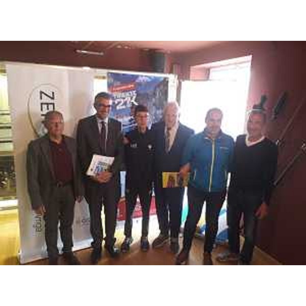 L'assessore Pierpaolo Roberti, secondo da sinistra, insieme alle altre autorità e agli organizzatori dell'edizione 2023 della Trieste Spring Run. - L'assessore Pierpaolo Roberti, secondo da sinistra, insieme alle altre autorità e agli organizzatori dell'edizione 2023 della Trieste Spring Run.