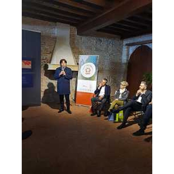 L'assessore regionale Sergio Emidio Bini al Castello di San Vito al Tagliamento per la presentazione della guida turistica Terre Tagliamento - L'assessore regionale Sergio Emidio Bini al Castello di San Vito al Tagliamento per la presentazione della guida turistica Terre Tagliamento