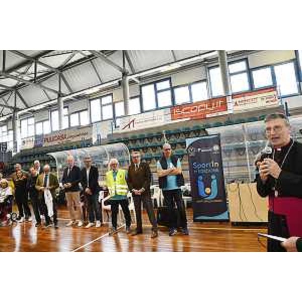 Il vescovo di Trieste monsignor Enrico Trevisi alla manifestazione "SportIN - Uniti dallo Sport" - Il vescovo di Trieste monsignor Enrico Trevisi alla manifestazione "SportIN - Uniti dallo Sport"
