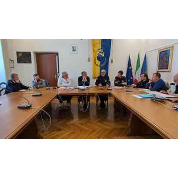 L'assessore Riccardo Riccardi prende la parola nella riunione tecnica al municipio di Tarvisio sul Giro d'Italia - L'assessore Riccardo Riccardi prende la parola nella riunione tecnica al municipio di Tarvisio sul Giro d'Italia