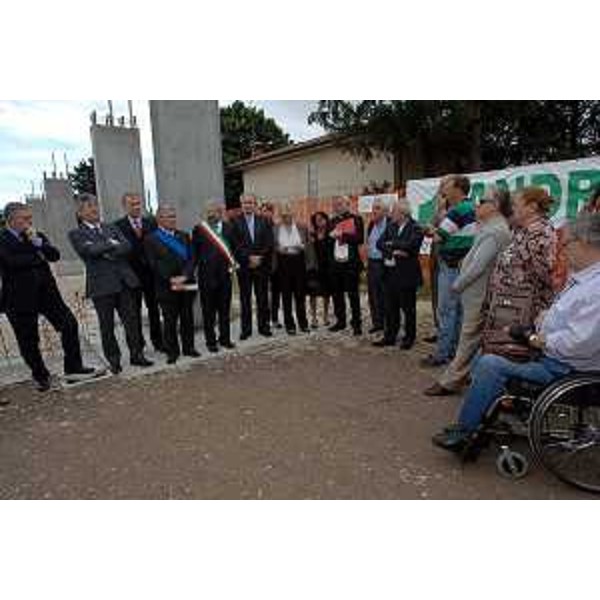 Renzo Tondo (Presidente Regione Friuli Venezia Giulia) e Vanni Lenna (Assessore regionale all'ambiente e lavori pubblici, delegato alla protezione civile) con le autorità della città di Udine alla posa prima pietra del centro per disabili. (Udine 21/07/08)