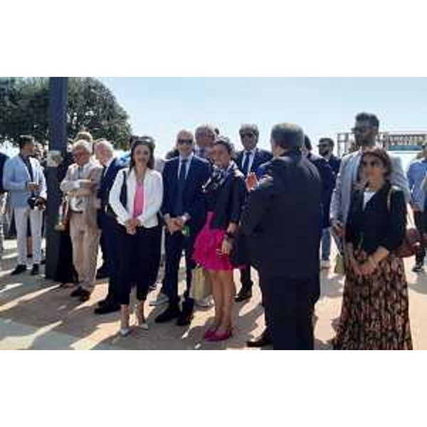 Al centro, ancora la consigliera regionale Maddalena Spagnolo (Lega) alla Terrazza a Mare di Lignano Sabbiadoro - Al centro, ancora la consigliera regionale Maddalena Spagnolo (Lega) alla Terrazza a Mare di Lignano Sabbiadoro