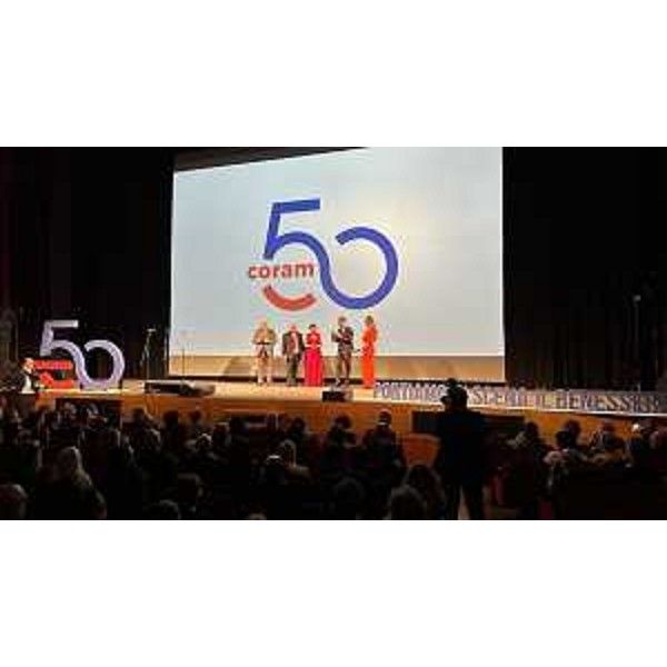 Il governatore Massimiliano Fedriga (secondo da destra) sul palco dell'evento "Portiamo in scena il benessere", organizzato da Friuli Coram al Teatro Giovanni da Udine per festeggiare i 50 anni dellazienda. - Il governatore Massimiliano Fedriga (secondo da destra) sul palco dell'evento "Portiamo in scena il benessere", organizzato da Friuli Coram al Teatro Giovanni da Udine per festeggiare i 50 anni dellazienda.