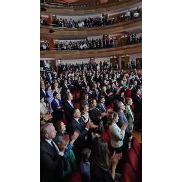 Il pubblico della serata omaggia il ricordo della dottoressa Dagmar Cordaro - Il pubblico della serata omaggia il ricordo della dottoressa Dagmar Cordaro
