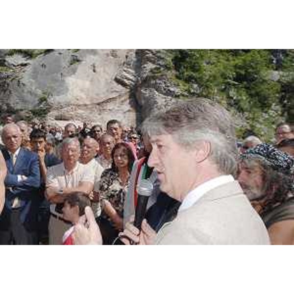 Renzo Tondo (Presidente Friuli Venezia Giulia) e Mauro Corona (Alpinista e Scrittore) all'inaugurazione del Ponte Cerenton a Erto. (Erto 19/07/08)