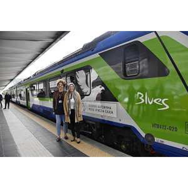 Lassessore regionale alle Infrastrutture e Territorio, Cristina Amirante, in occasione del primo viaggio in Friuli Venezia Giulia del treno regionale ibrido "Blues" di Trenitalia - Lassessore regionale alle Infrastrutture e Territorio, Cristina Amirante, in occasione del primo viaggio in Friuli Venezia Giulia del treno regionale ibrido "Blues" di Trenitalia