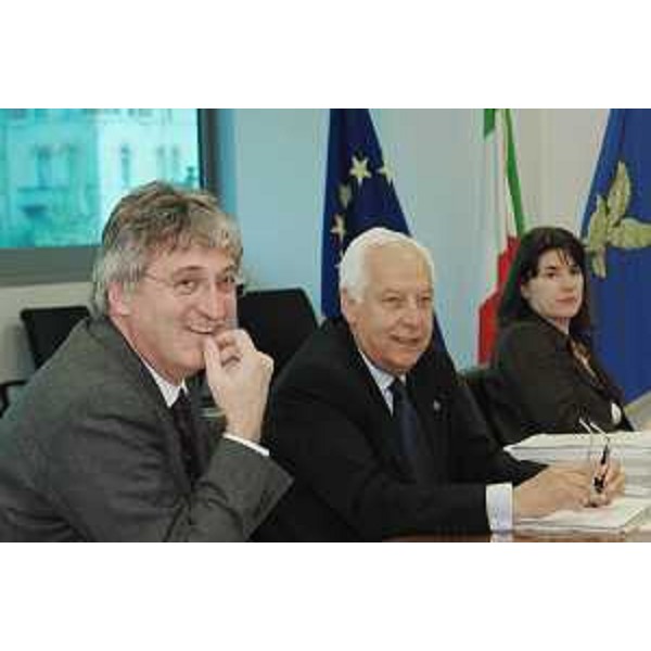 Renzo Tondo (Presidente Friuli Venezia Giulia) e Vittorio Zollia (Direttore centrale Segretariato generale) nel corso della riunione di Giunta a Udine. (Udine 21/07/08)