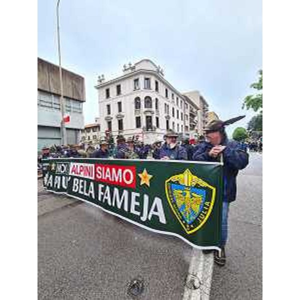 Uno striscione alpino - Uno striscione alpino