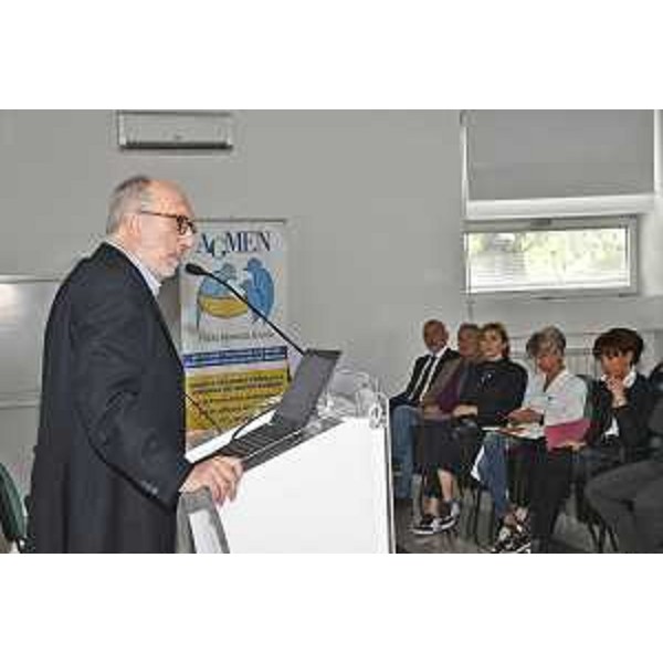 L'assessore Riccardo Riccardi interviene al Burlo per la donazione del macchinario CliniMACS Prodigy Tct - L'assessore Riccardo Riccardi interviene al Burlo per la donazione del macchinario CliniMACS Prodigy Tct
