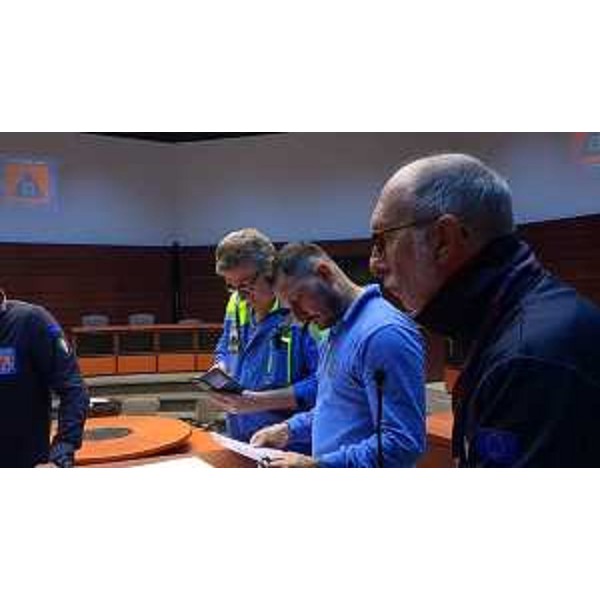 L'assessore Riccardo Riccardi nella sala operativa della Protezione civile regionale - L'assessore Riccardo Riccardi nella sala operativa della Protezione civile regionale