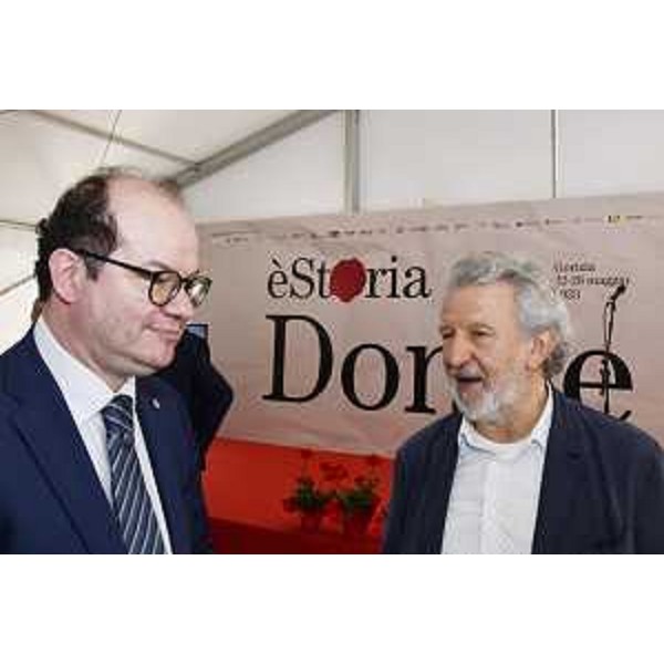 Il vicegovernatore Mario Anzil con il matematico e saggista Piergiorgio Odifreddi - Il vicegovernatore Mario Anzil con il matematico e saggista Piergiorgio Odifreddi