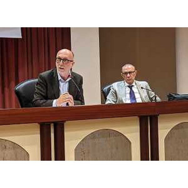 L'intervento dell'assessore regionale alla Salute Riccardo Riccardi nel corso dell'incontro odierno con i sindaci nell'auditorium della Regione a Pordenone - L'intervento dell'assessore regionale alla Salute Riccardo Riccardi nel corso dell'incontro odierno con i sindaci nell'auditorium della Regione a Pordenone