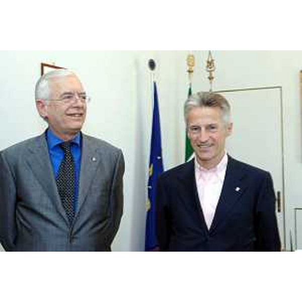 Riccardo Illy (Presidente Regione Friuli Venezia Giulia) con Marzio Strassoldo (Presidente Provincia di Udine) (Trieste, 13/04/06)