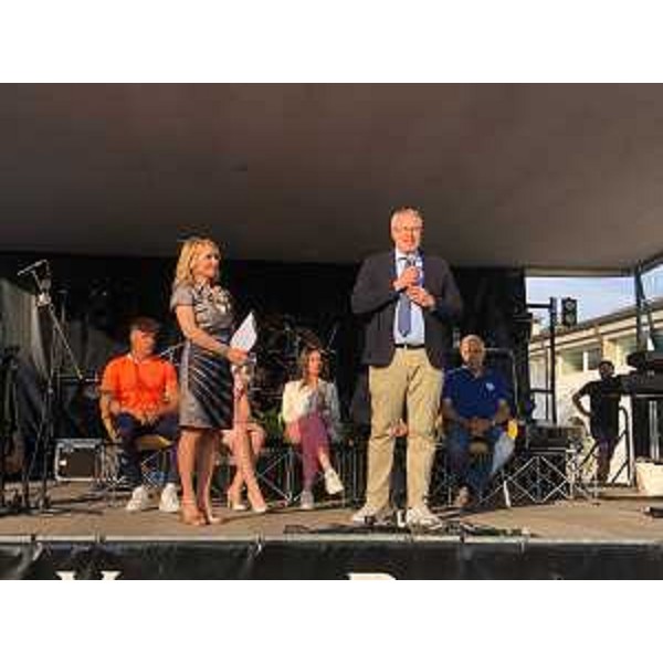 Il presidente del Consiglio regionale, Mauro Bordin, sul palco di Villa Dora per l'inaugurazione di Itinerannia - Il presidente del Consiglio regionale, Mauro Bordin, sul palco di Villa Dora per l'inaugurazione di Itinerannia