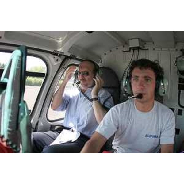 Riccardo Riccardi (Assessore regionale Viabilità e Trasporti) si prepara ad effettuare il sopralluogo con l'elicottero del Centro operativo di Autovie Venete a Palmanova. (Palmanova 26/07/08) 
