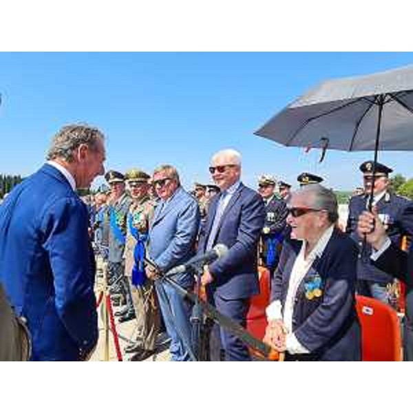 L'assessore regionale Fabio Scoccimarro (primo a sinistra) al Sacrario di Redipuglia - L'assessore regionale Fabio Scoccimarro (primo a sinistra) al Sacrario di Redipuglia