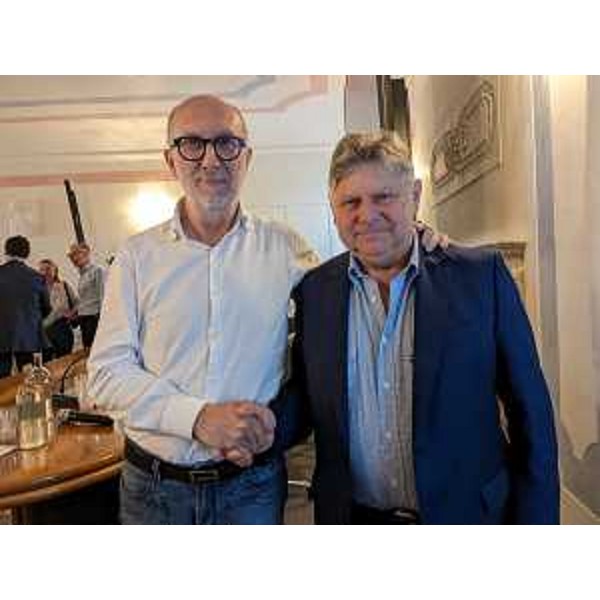 L'assessore Riccardo Riccardi con il presidente dell'associazione Due Pistoni, Luigino Minciotti - L'assessore Riccardo Riccardi con il presidente dell'associazione Due Pistoni, Luigino Minciotti