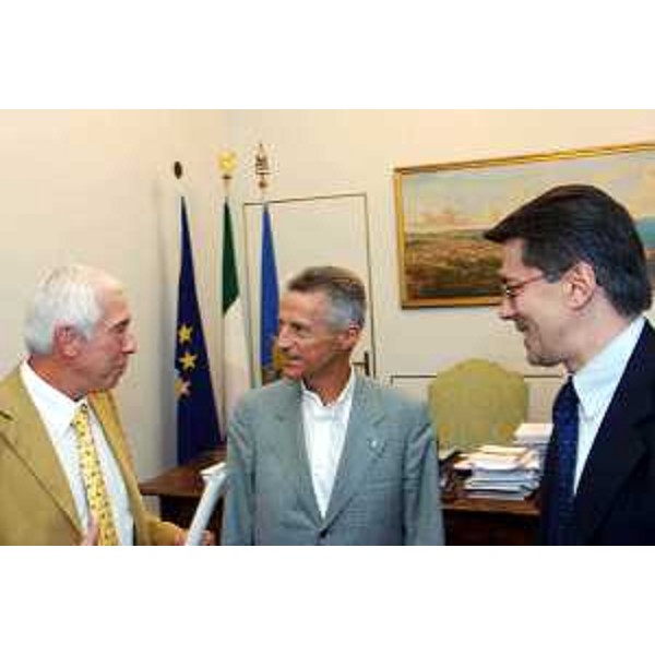 Riccardo Illy (Presidente Regione Friuli Venezia Giulia) con Ezio Beltrame (Assessore regionale alla salute e protezione sociale) e Fabrizio Bresadola (Nuovo Commissario dell'Azienda ospedaliero-universitaria di Udine) (Trieste 27/07/06)