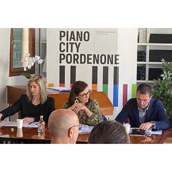 Alla sinistra l'assessore regionale Cristina Amirante - Alla sinistra l'assessore regionale Cristina Amirante