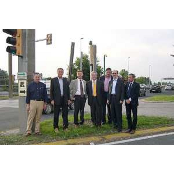 Riccardo Riccardi (Assessore regionale Viabilità e Trasporti), Pietro Fontanini (Presidente Provincia UD), Fabio Marchetti (Vicepresidente Provincia UD), Andrea Zuliani (Sindaco Campoformido), Egidio Gobbato (Assessore Sviluppo economico Campoformido), Giorgio Santuz (Presidente Autovie Venete) ed Enrico Razzini (Direttore Autovie Venete) al semaforo di Basaldella. (Campoformido 28/07/08) 